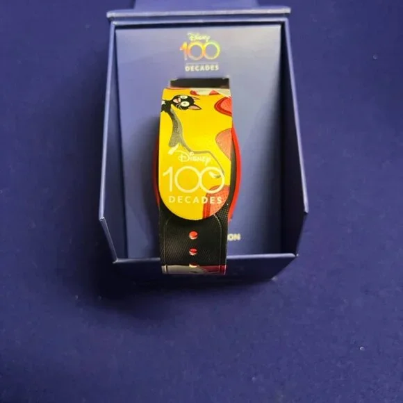 Disney Parks 2023 100 Years Eras 2000's Collection Bolt LE Magic Band Plus NEW - Picture 6 of 6